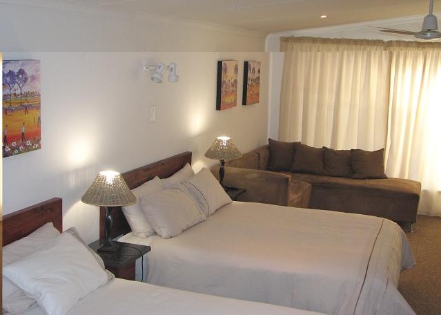 Queenswood B&B - bedroom