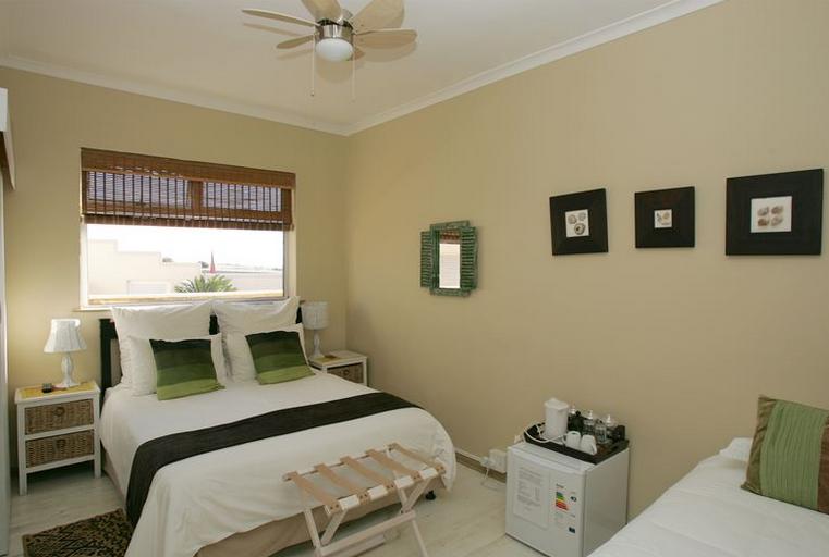 Dolphin Inn Guesthuouse - bedroom